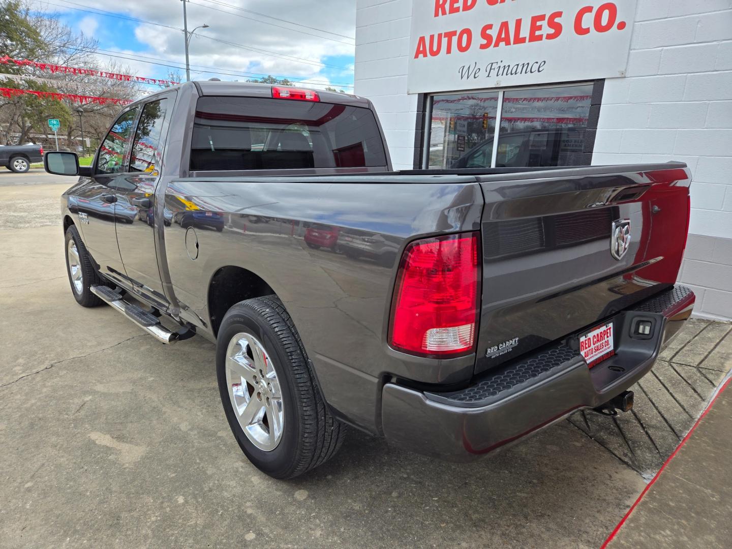 2018 GRAY RAM 1500 (1C6RR6FG9JS) with an 3.6L V6 F DOHC 24V engine, Automatic transmission, located at 503 West Court, Seguin, TX, 78155, (830) 379-3373, 29.568621, -97.969803 - Photo#3